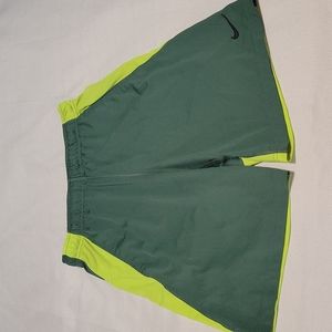 Nike dri-fit green basketball shorts men's medium